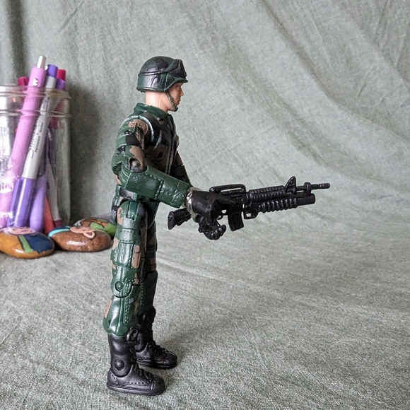 World Peacekeepers Soldier Figure Camo Articulated Military Toy Adventure Helmet - Picture 11 of 12